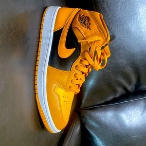 Jordan 1 mid chutney/taxi